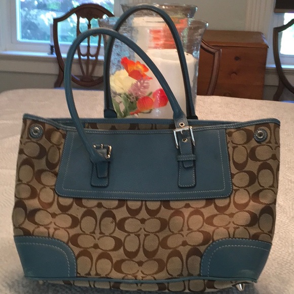 Handbags - Coach pocketbook